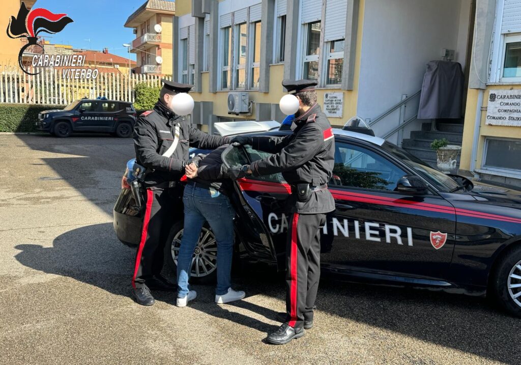 Sorpreso a cedere droga, arrestato a Nepi spacciatore albanese. Segnalato il consumatore italiano