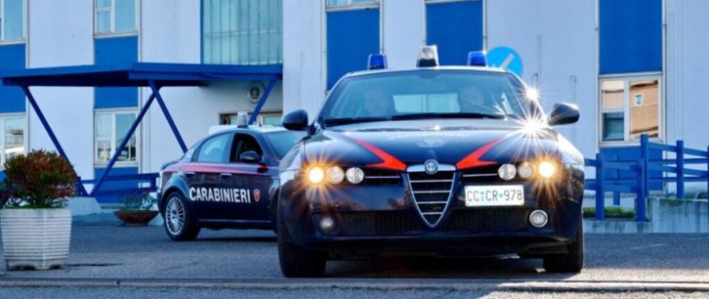 Falsi carabinieri truffano una donna. Bottino soldi e gioielli