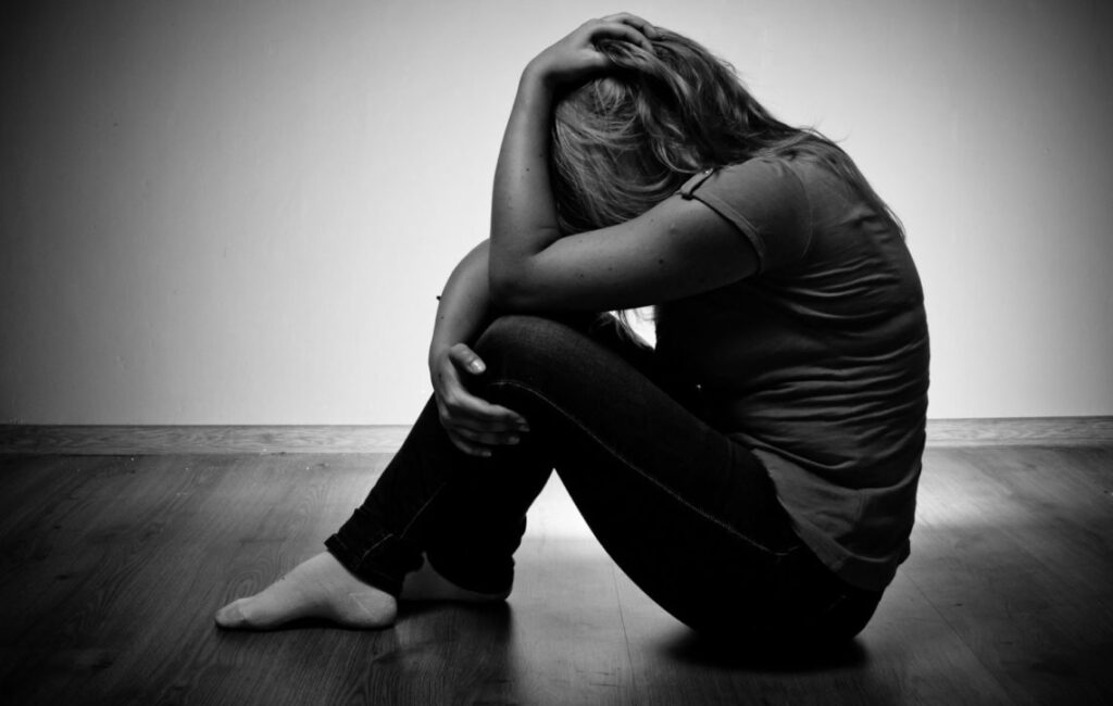 Una madre tratta le figlie come serve, condannata a tre anni per maltrattamenti