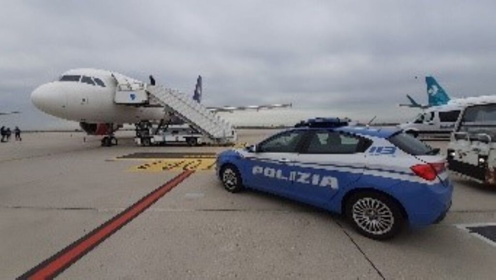 Viterbo, rimpatriato cittadino tunisino condannato per maltrattamenti: rimpatrio eseguito dalla Polizia di Stato