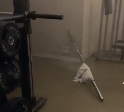 Palestra distrutta a Monterosi, devastazione con fuoco e bilanciere usato come bastone