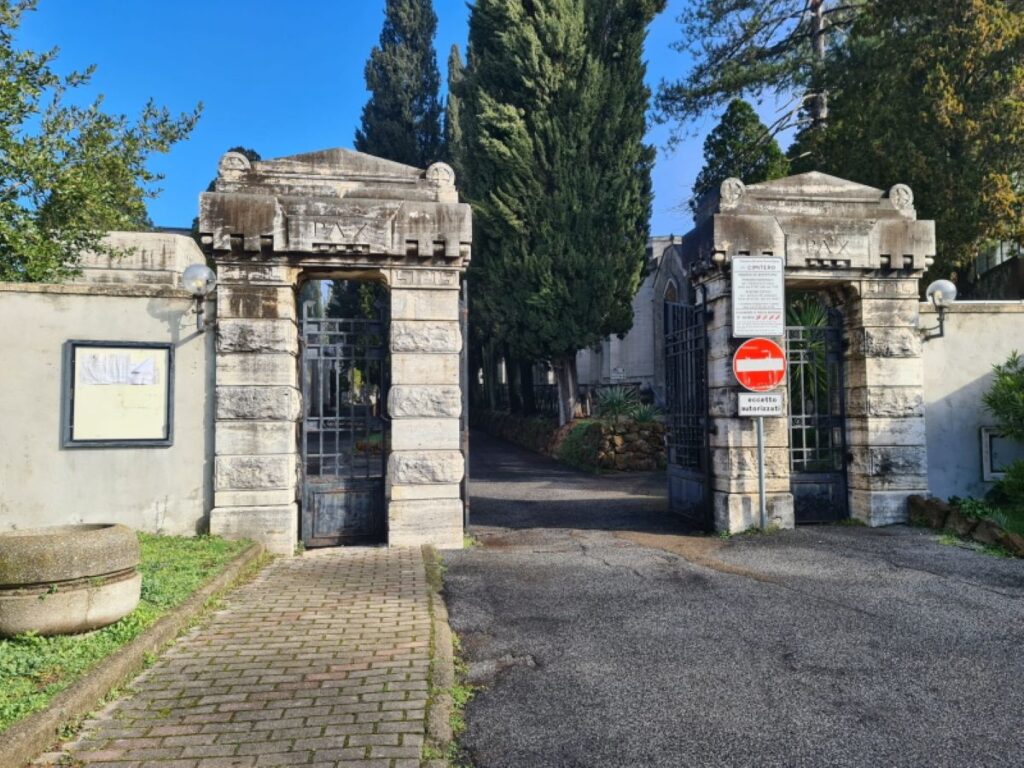 Si suicida dinanzi alla porta del cimitero , un 81enne di Civita Castellana