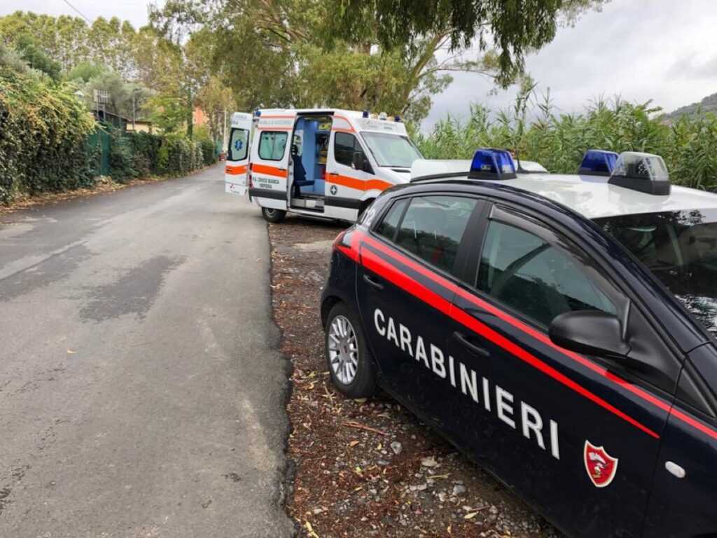 Muore 60enne, rimasto incastrato sotto il trattorino durante il taglio del prato del suo agriturismo