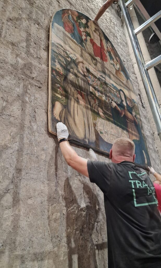 La pala cinquecentesca torna nella basilica di San Francesco alla Rocca dopo il restauro