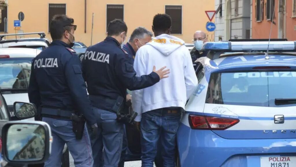 Tentano la truffa del “finto carabiniere” a un’anziana e alla figlia, ma cadono nella trappola: volevano soldi e gioielli